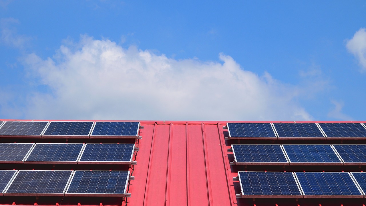 Essent en Energiedirect stoppen met langlopende energiecontracten voor zonnepaneelhouders
