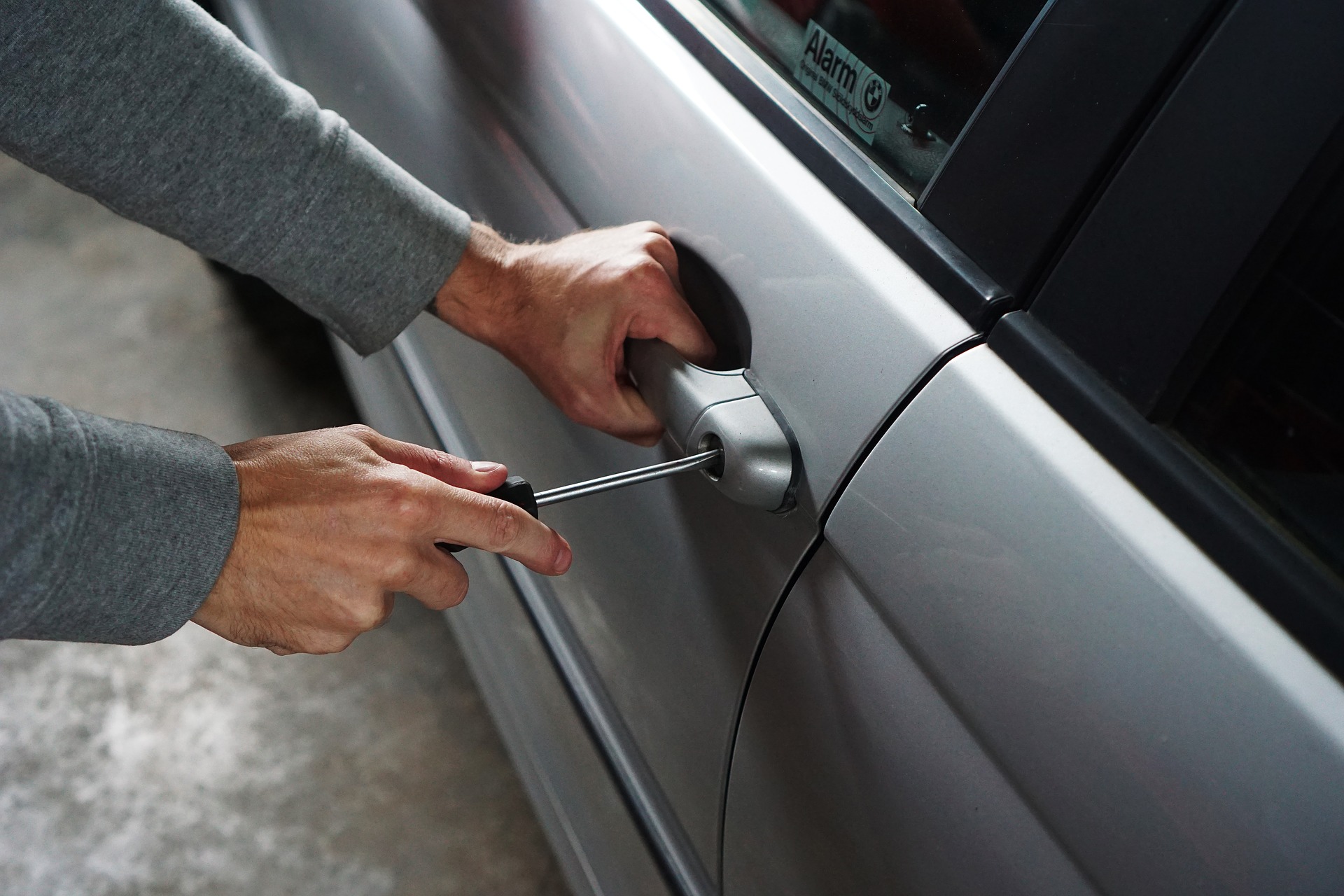 Verzekering hoeft draagbare gestolen luxe spullen uit je auto niet te vergoeden